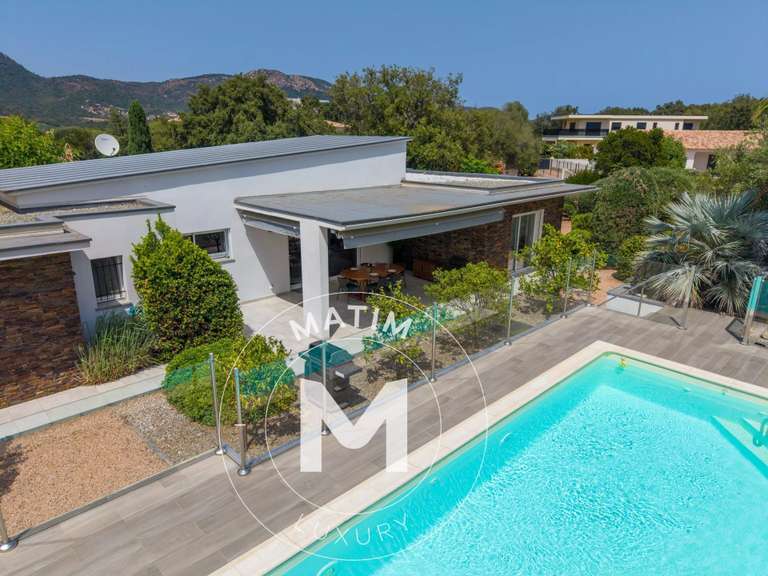 Villa Sainte-Lucie-de-Porto-Vecchio - 4 chambres - 127m²