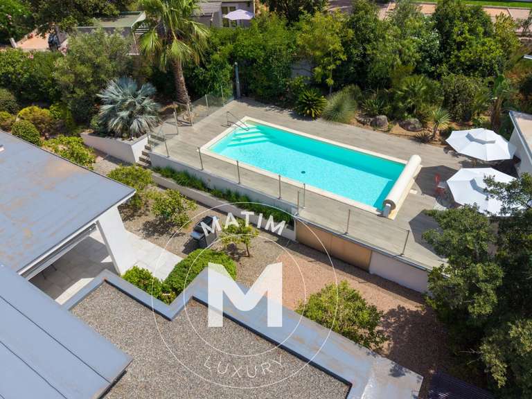 Villa Sainte-Lucie-de-Porto-Vecchio - 4 chambres - 127m²