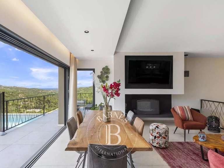Villa Sainte-Lucie-de-Porto-Vecchio - 4 chambres - 265m²