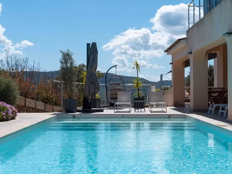 Villa Sainte-Lucie-de-Porto-Vecchio - 5 chambres - 230m²