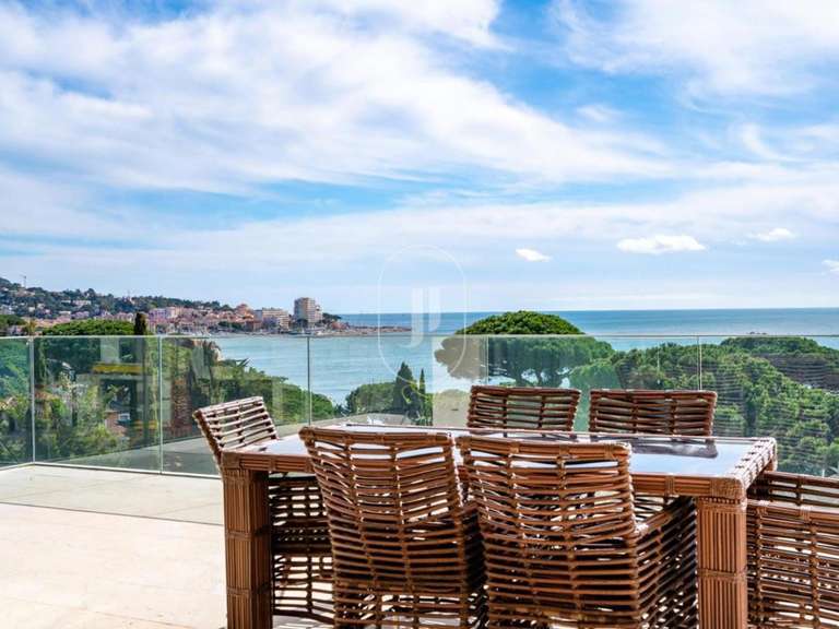 Apartment with Sea view Sainte-Maxime - 5 bedrooms - 327m²
