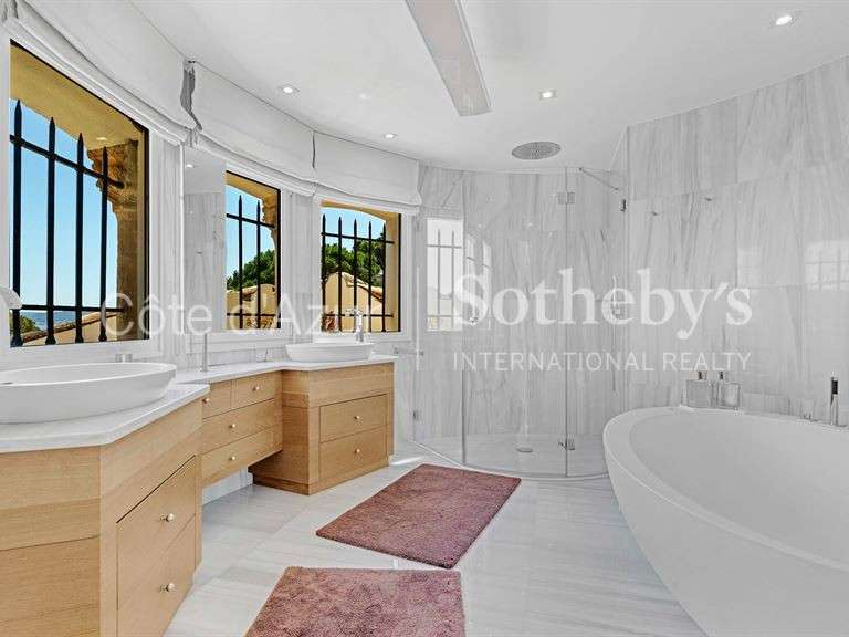 Maison Sainte-Maxime - 5 chambres - 295m²