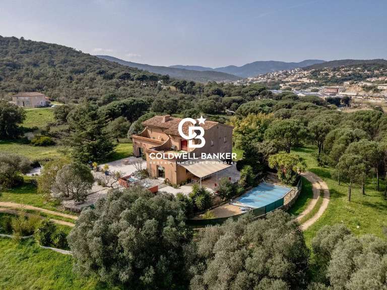 House Sainte-Maxime - 2 bedrooms - 520m²