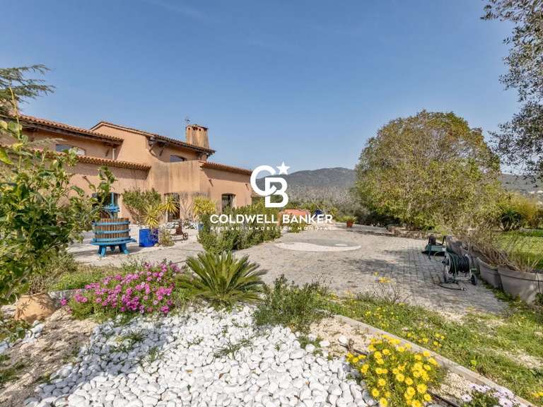 House Sainte-Maxime - 2 bedrooms - 520m²