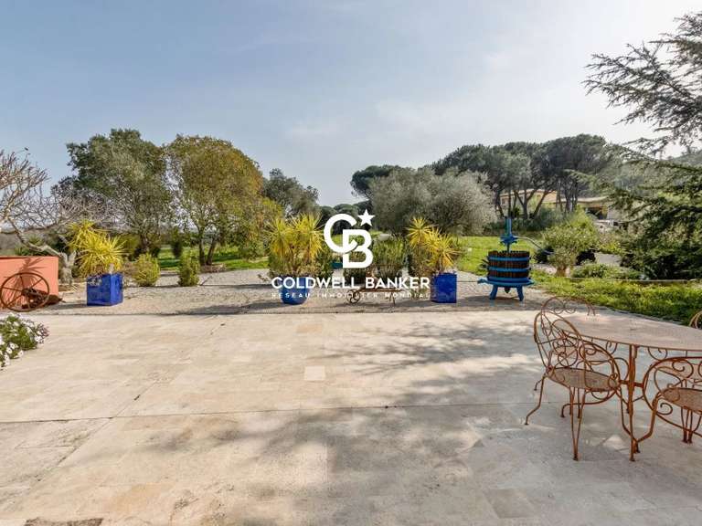 House Sainte-Maxime - 2 bedrooms - 520m²