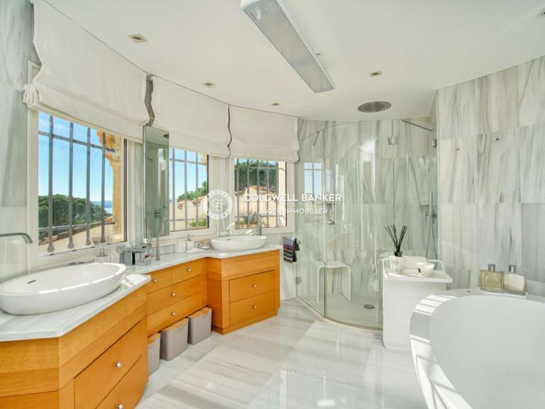 Villa Sainte-Maxime - 5 bedrooms - 295m²