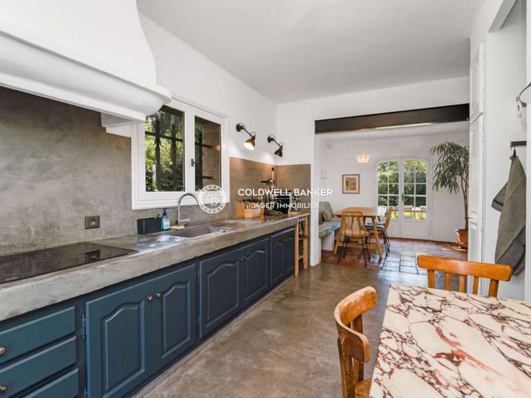 Villa Sainte-Maxime - 5 bedrooms - 200m²