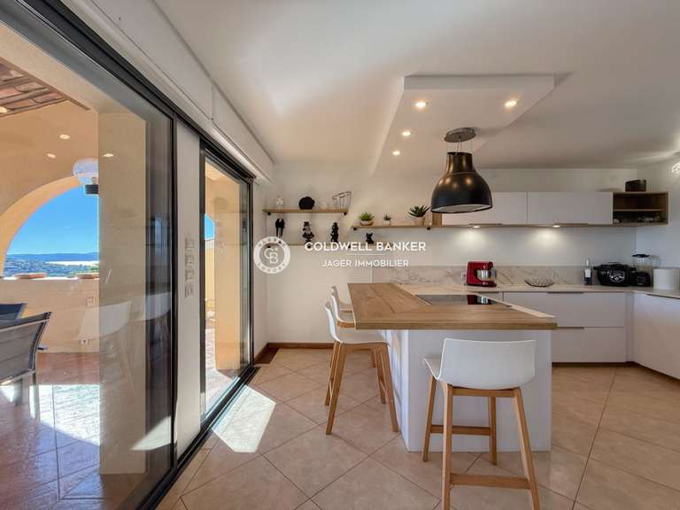 Villa Sainte-Maxime - 6 bedrooms - 249m²