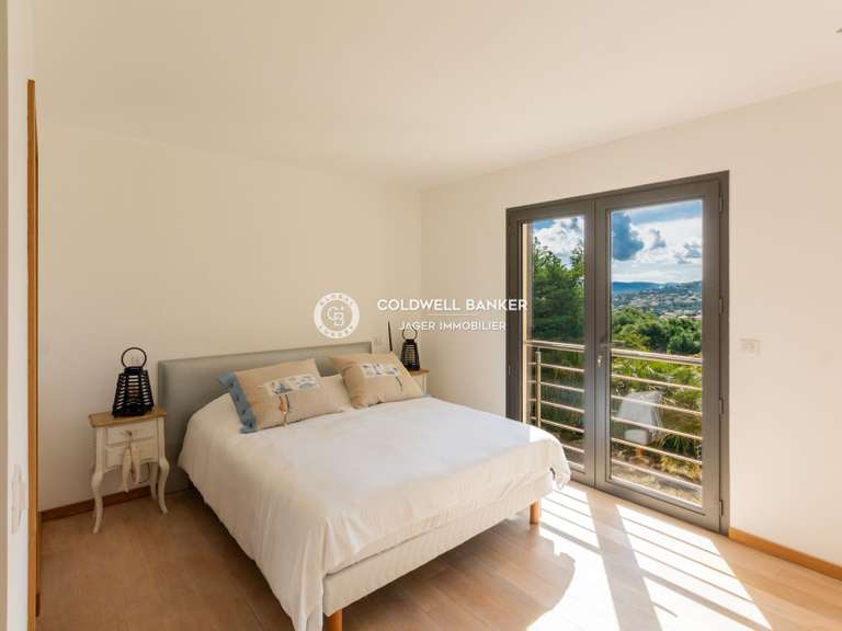 Villa Sainte-Maxime - 5 bedrooms - 250m²