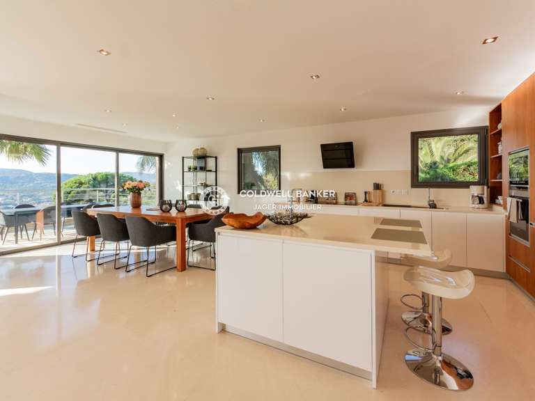 Villa Sainte-Maxime - 5 bedrooms - 250m²