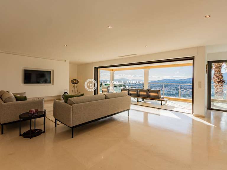 Villa Sainte-Maxime - 5 bedrooms - 250m²