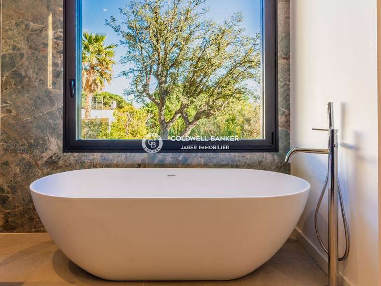 Villa with Sea view Sainte-Maxime - 4 bedrooms - 300m²