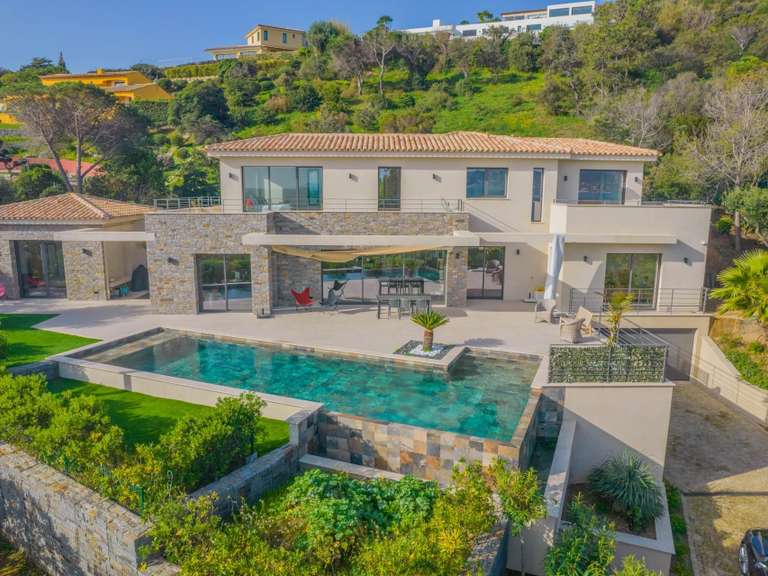 Villa Sainte-Maxime - 5 bedrooms - 249m²