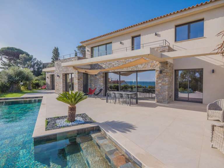 Villa Sainte-Maxime - 5 bedrooms - 249m²