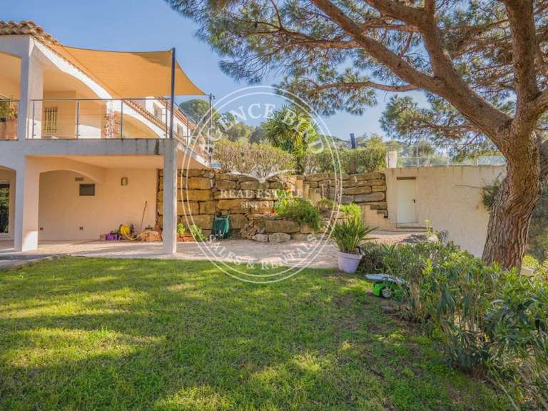 Villa Sainte-Maxime - 3 chambres - 238m²