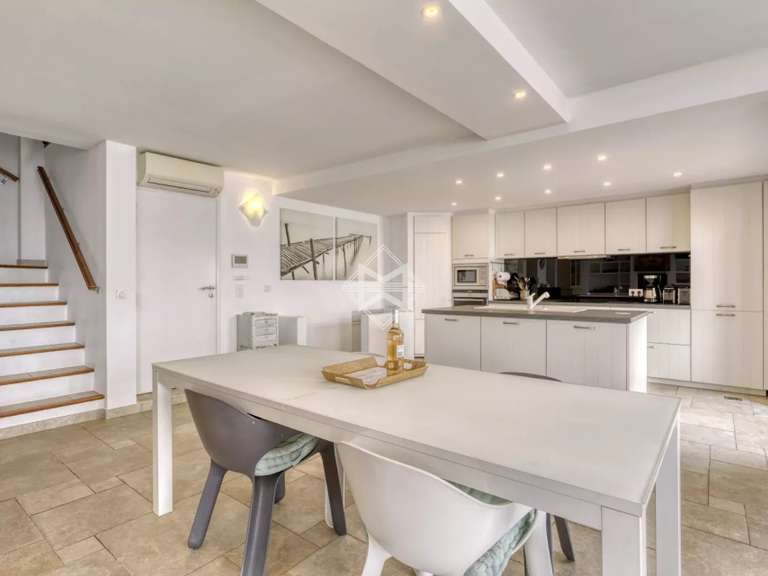 Villa with Sea view Sainte-Maxime - 4 bedrooms - 177m²