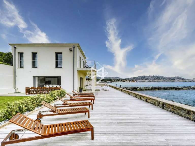 Villa with Sea view Sainte-Maxime - 6 bedrooms - 230m²