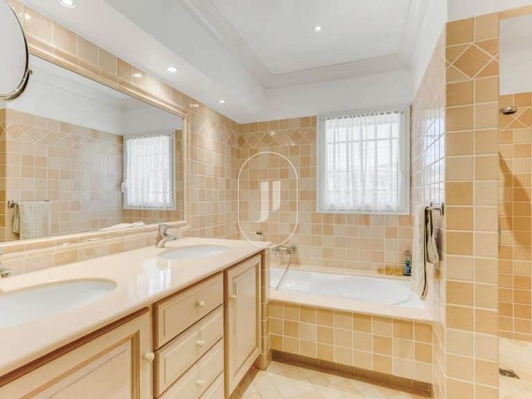 Villa Sainte-Maxime - 5 chambres - 207m²