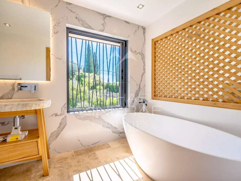 Villa with Sea view Sainte-Maxime - 4 bedrooms - 370m²