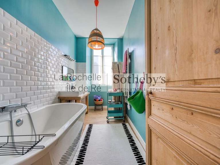 Maison Sainte-Soulle - 5 chambres - 260m²