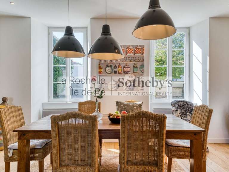 Maison Sainte-Soulle - 5 chambres - 260m²