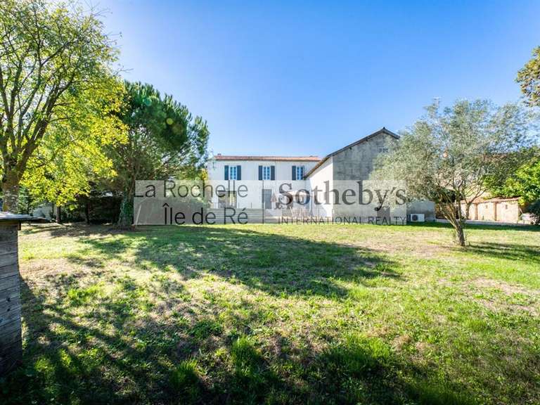 Maison Sainte-Soulle - 5 chambres - 260m²