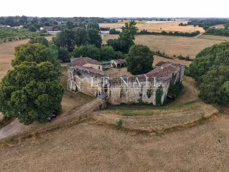 Château Saintes - 6 chambres - 700m²