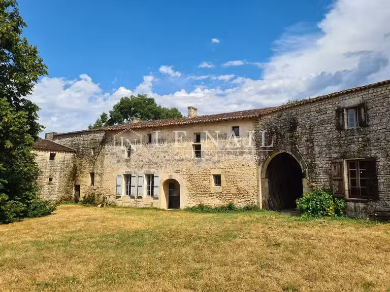 Château Saintes - 6 chambres - 700m²
