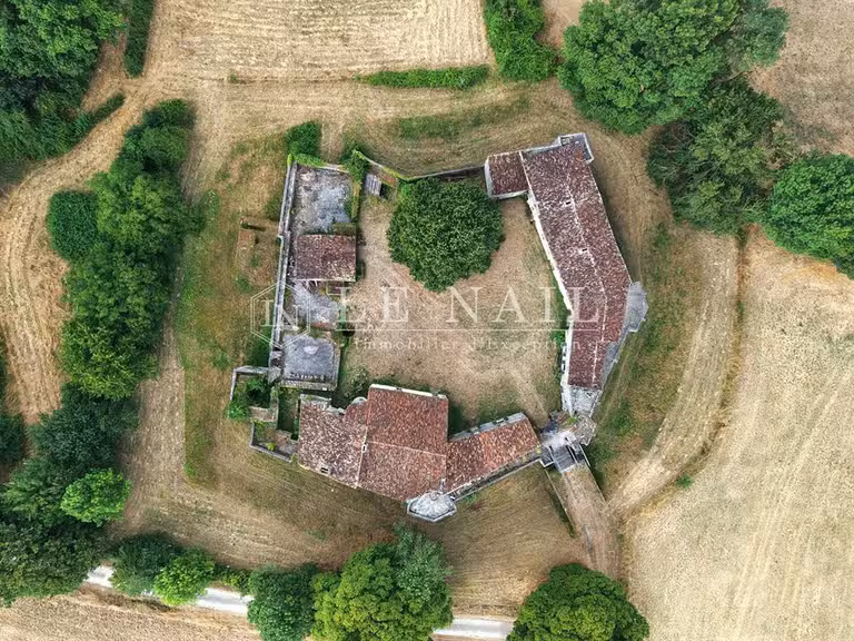 Château Saintes - 6 chambres - 700m²