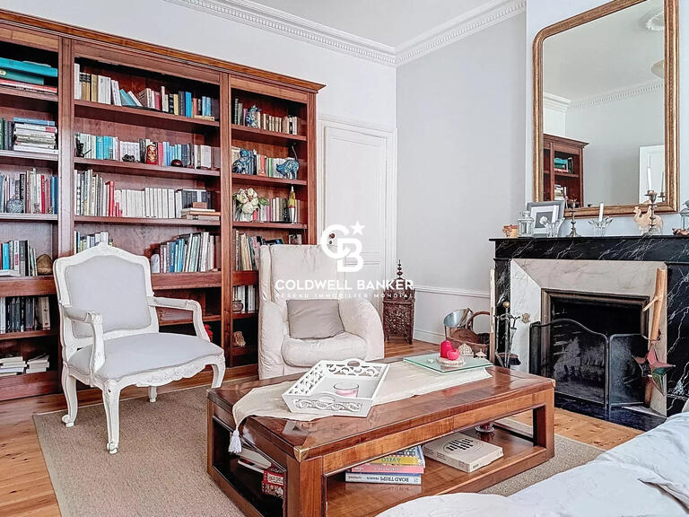 Maison Saintes - 5 chambres - 343m²