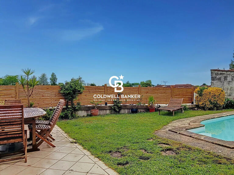 Maison Saintes - 5 chambres - 343m²