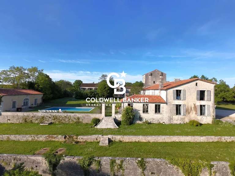 House Saintes - 900m²