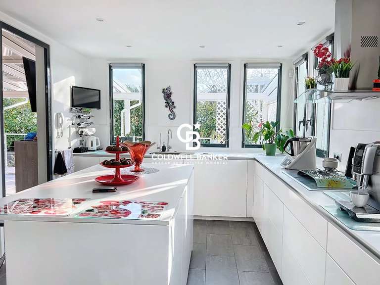 Maison Saintes - 3 chambres - 224m²