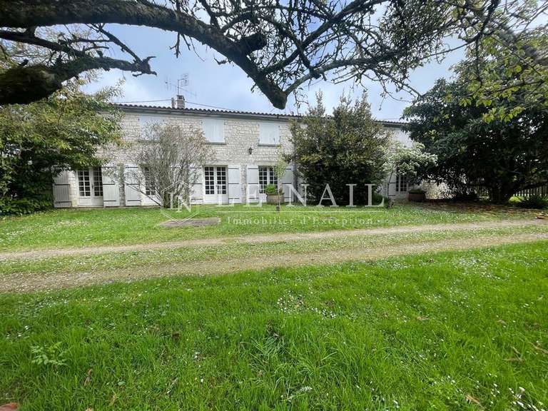 Maison Saintes - 15 chambres - 510m²