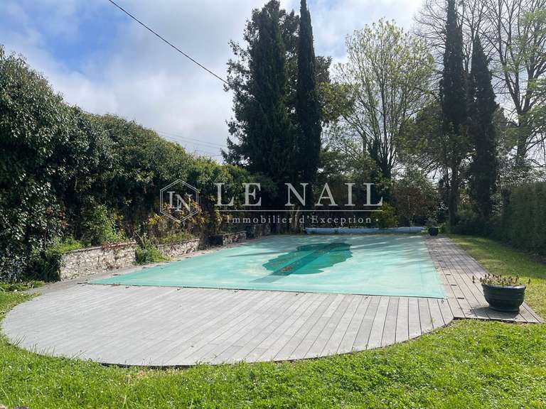 Maison Saintes - 15 chambres - 510m²