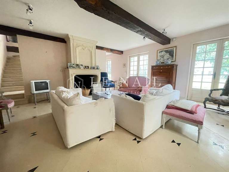 Maison Saintes - 15 chambres - 510m²