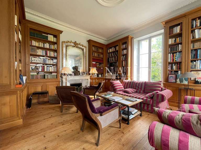 Maison Saintes - 15 chambres - 510m²