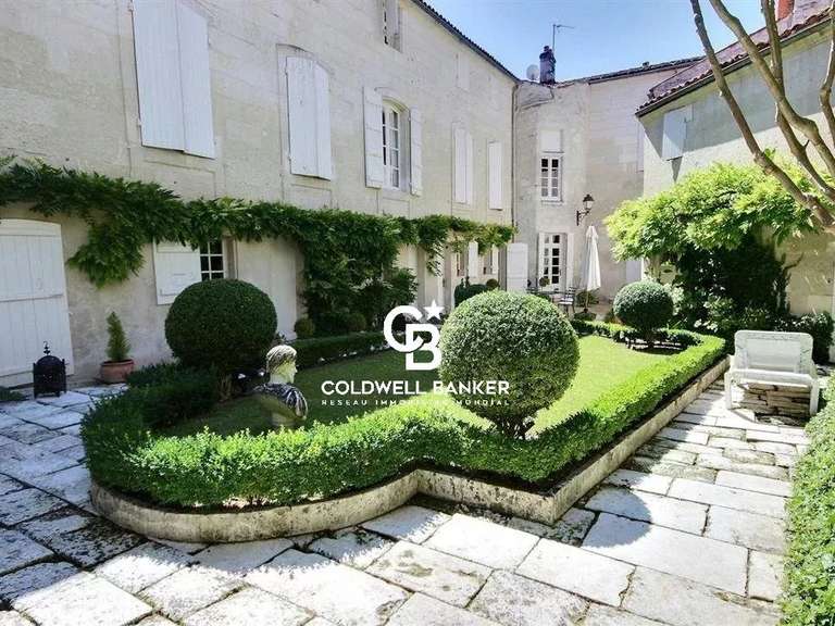 Maison Saintes - 4 chambres - 450m²