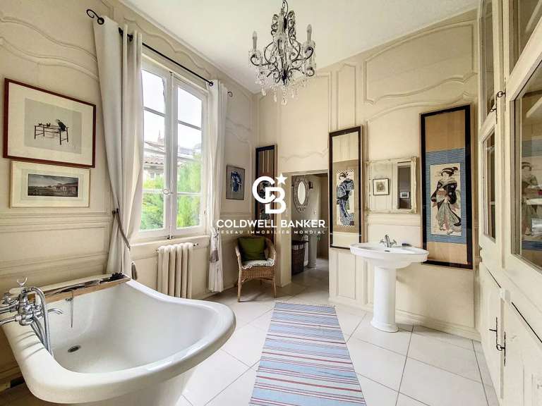 Maison Saintes - 4 chambres - 450m²