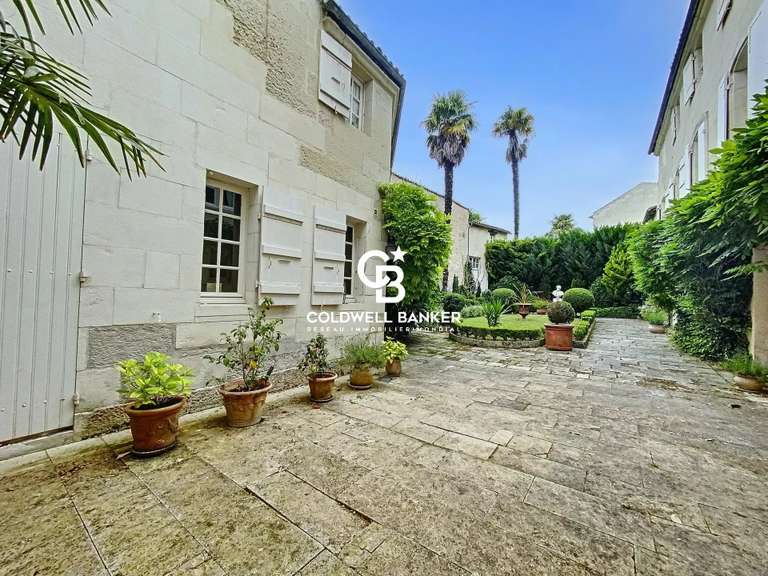 Maison Saintes - 4 chambres - 450m²