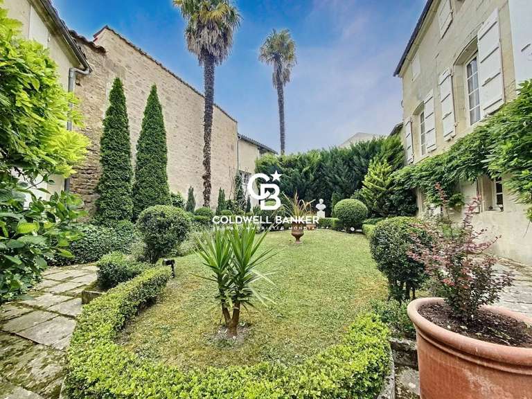 Maison Saintes - 4 chambres - 450m²