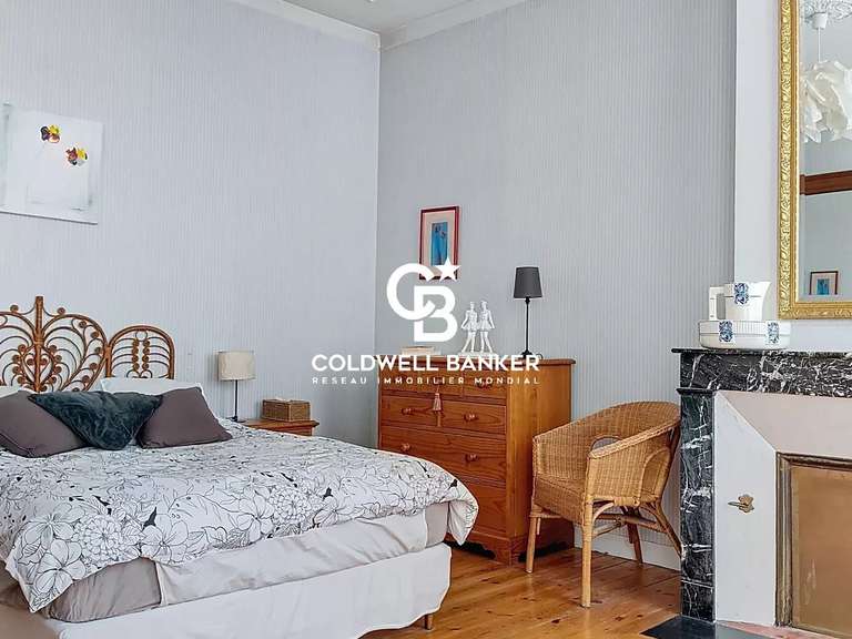 Maison Saintes - 5 chambres - 343m²
