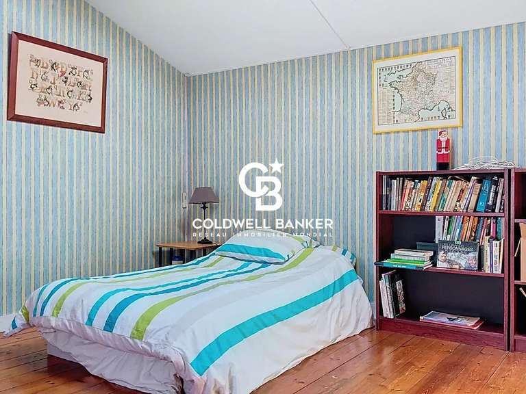 Maison Saintes - 5 chambres - 343m²