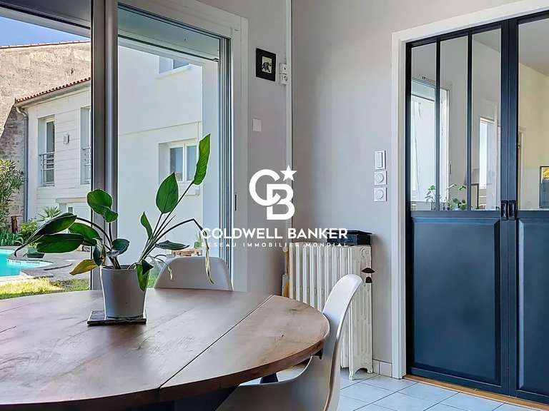 Maison Saintes - 5 chambres - 343m²
