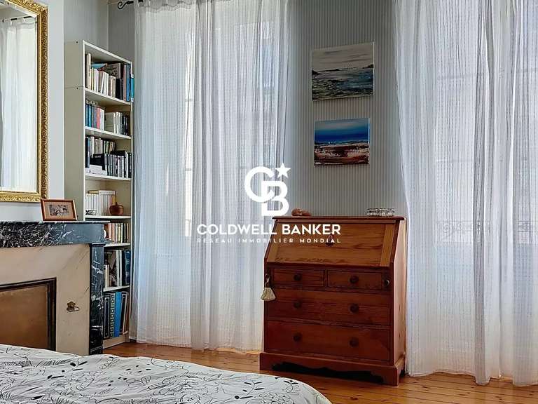 Maison Saintes - 5 chambres - 343m²