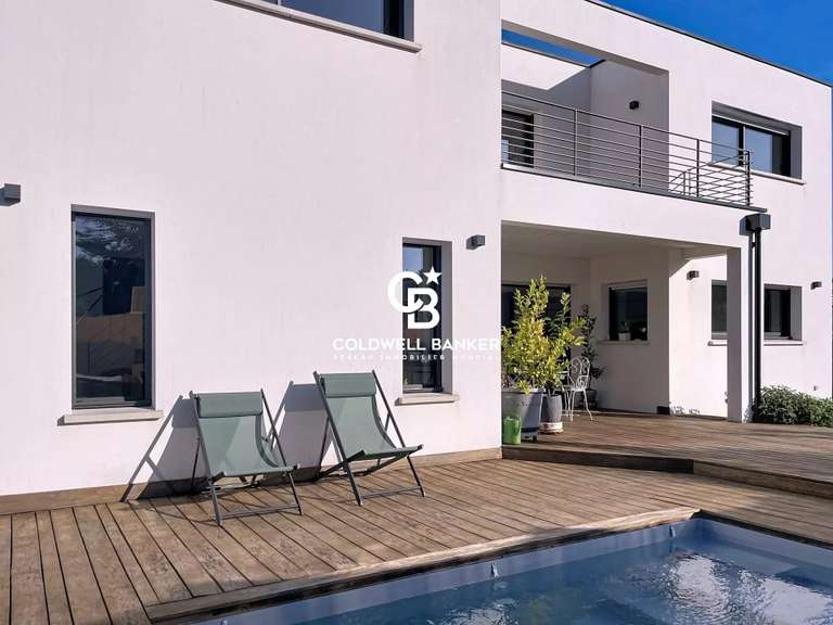 Maison Saintes - 4 chambres - 202m²