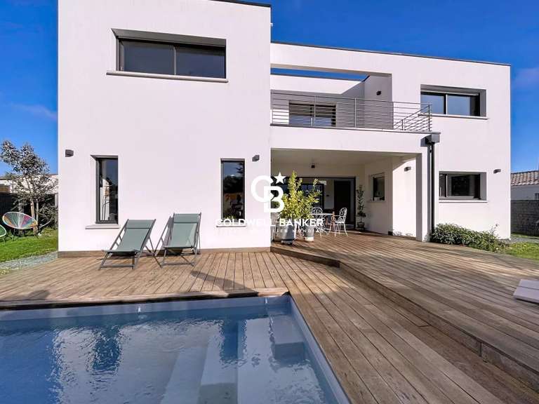 Maison Saintes - 4 chambres - 202m²