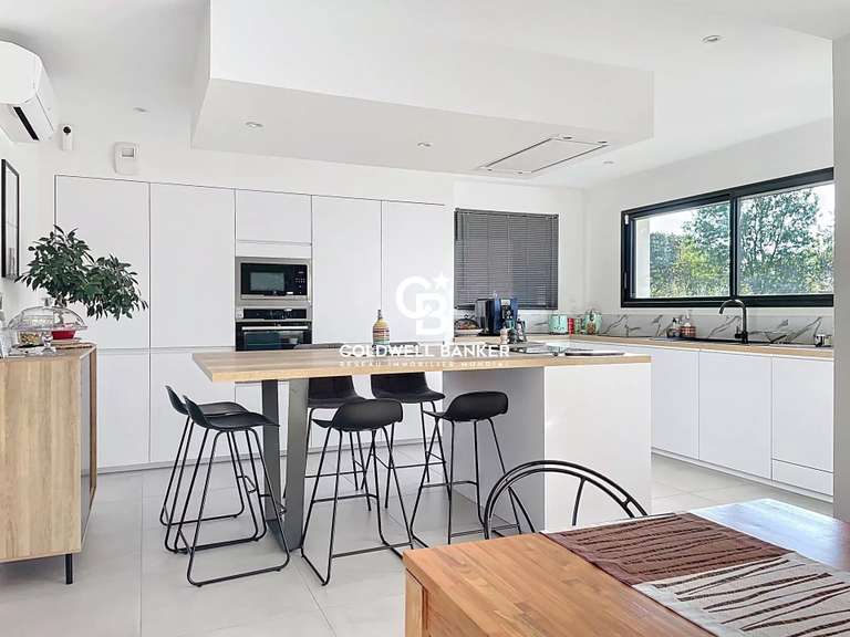 Maison Saintes - 4 chambres - 202m²