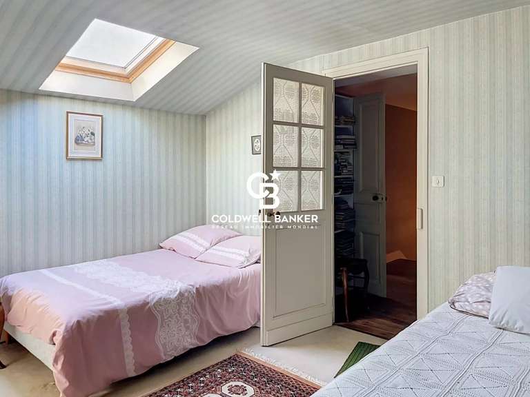 Maison Saintes - 5 chambres - 276m²