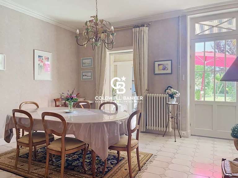 Maison Saintes - 5 chambres - 276m²